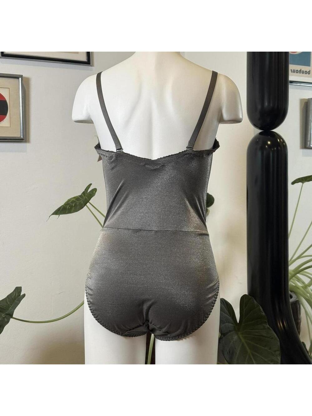 Vintage Silver metallic corset top with adjustable straps and lace-up front. - Picture 4 of 6